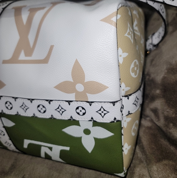 Louis Vuitton GIANT MONOGRAM Keepall 50 Bandouliere Khaki Green/Beige/White Bag - Picture 5 of 16
